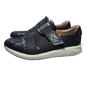 Clarks‎ Sz 8.5 Black Snake Print Hook and Loop Comfort Sneakers #360
